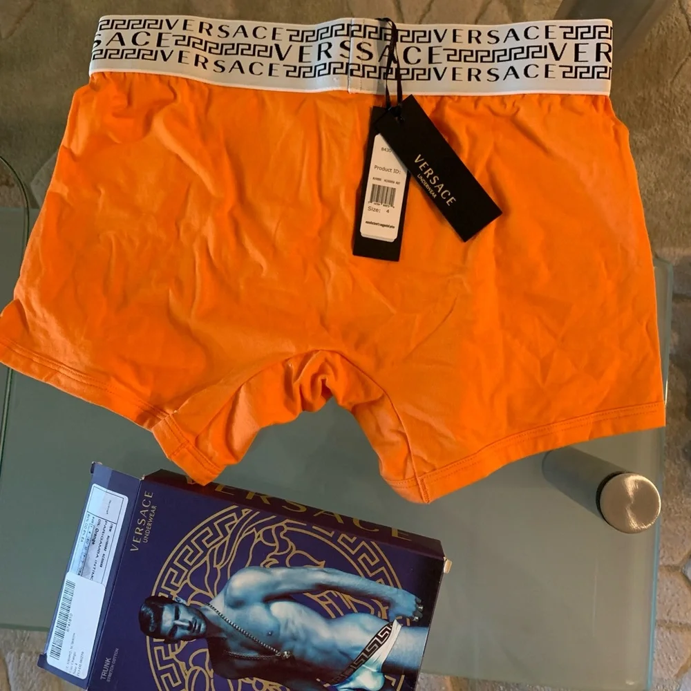 VERSACE - Picture 2 of 7